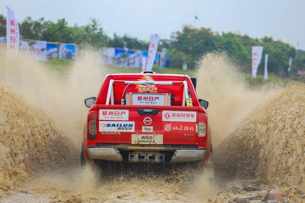 越野车冲进泥坑就能当越野王？