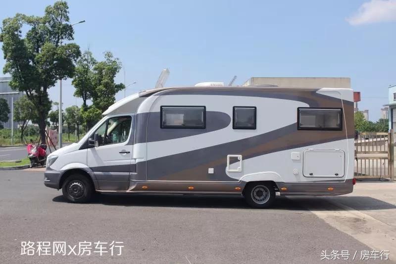 奔驰房车：奢华移动空间如何重新定义旅行体验，三大核心优势解析，家庭出行与商务接待的终极选择