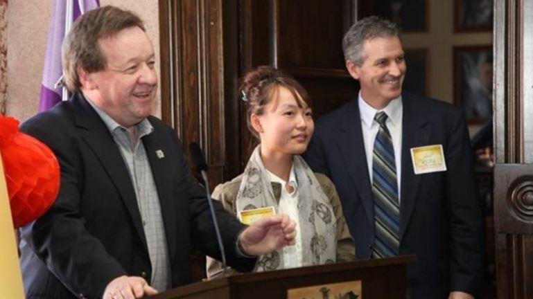 加林查的变向为什么能晃断对手脚踝？