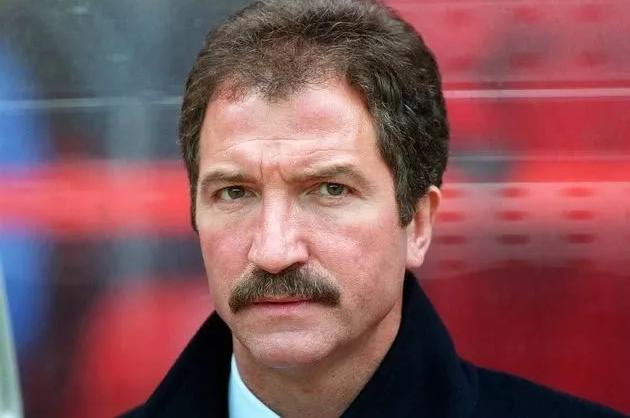 这个1米97的 傻大个 凭什么能在英超豪门踢主力？