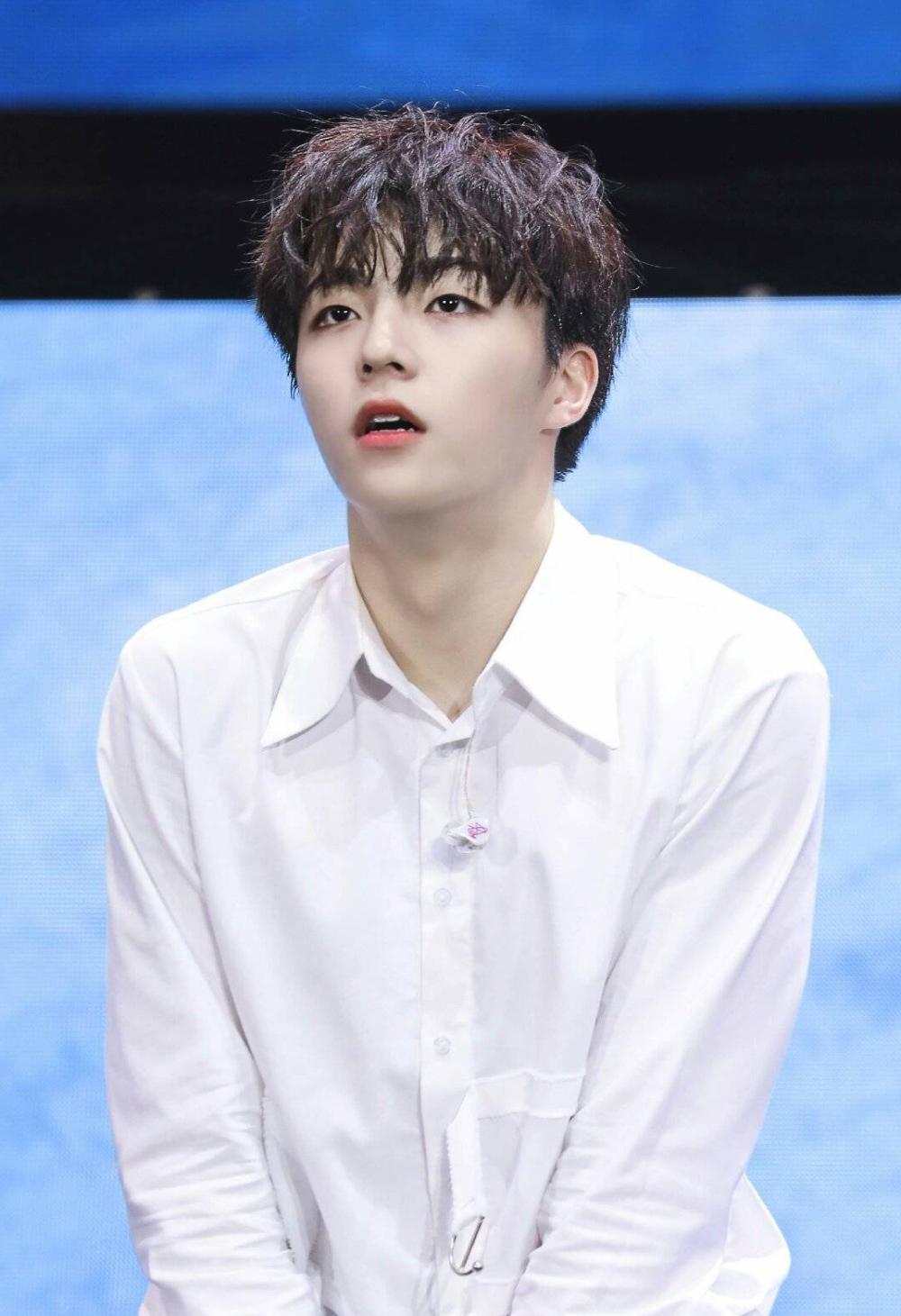 梦见脚上皮鞋破洞是吉是凶？2025年运势破解与转机指南