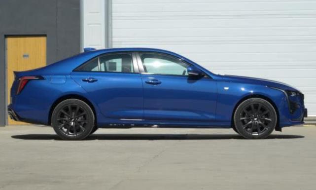 凯迪拉克追高铁事件真相调查,速度与安全的极限挑战,这场追逐为何引爆全网? 凯迪拉克追高铁事件真相调查,速度与安全的极限挑战,这场追逐为何引爆全网?