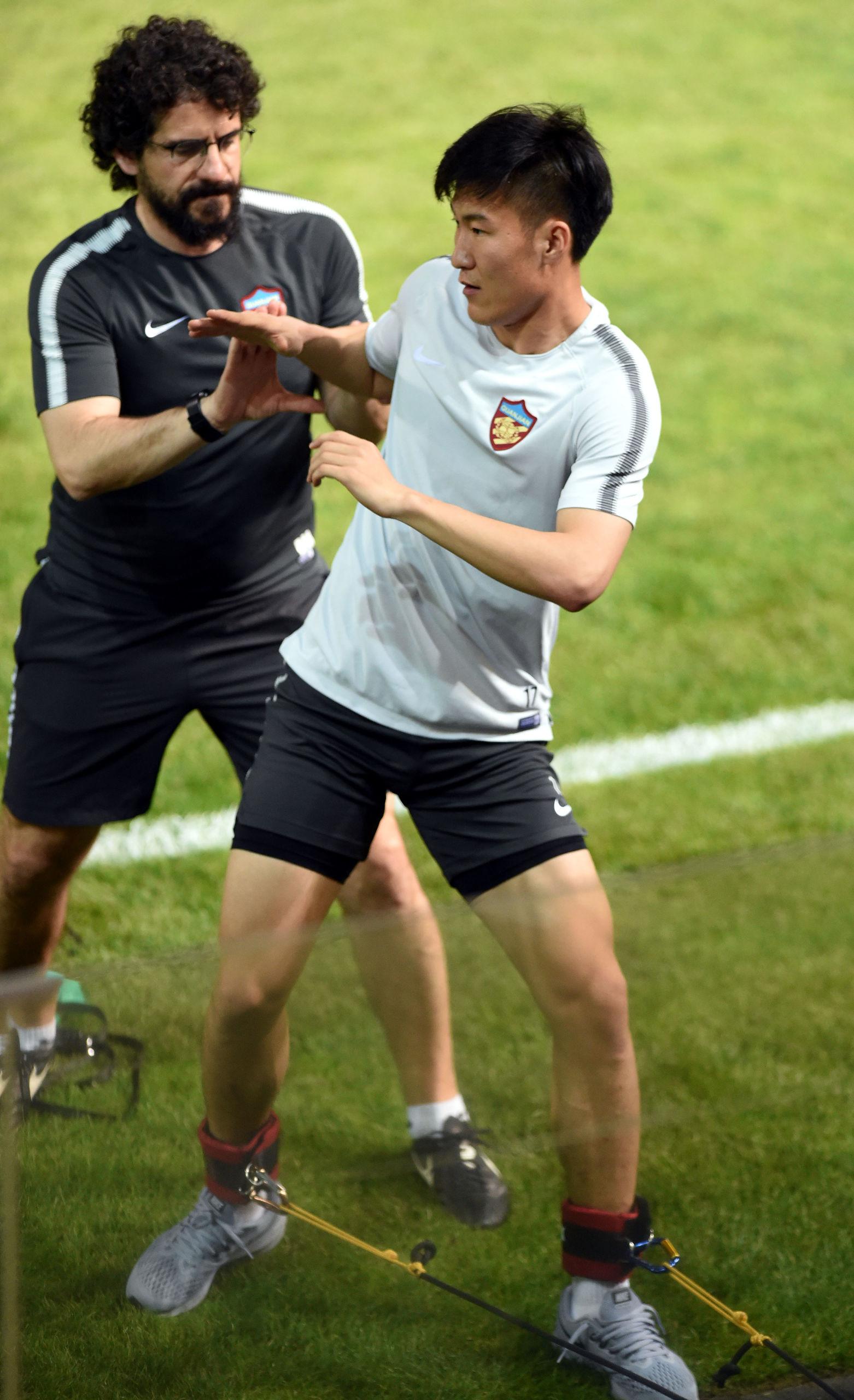 亚冠体育官网：连接足球迷的梦想与故事