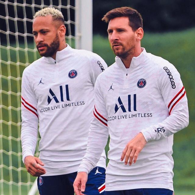 你家小猫总把沙发抓成流苏款怎么办？