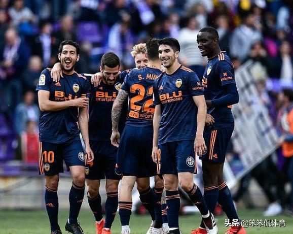 你家猫主子的小肉垫闻起来像臭豆腐？