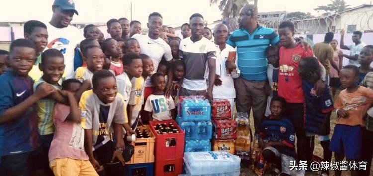 加纳队出征世界杯忘带球衣怎么办？