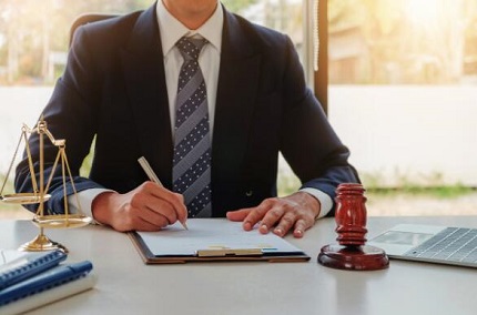 专职律师和兼职律师在工作时间、收入、职业发展上的区别