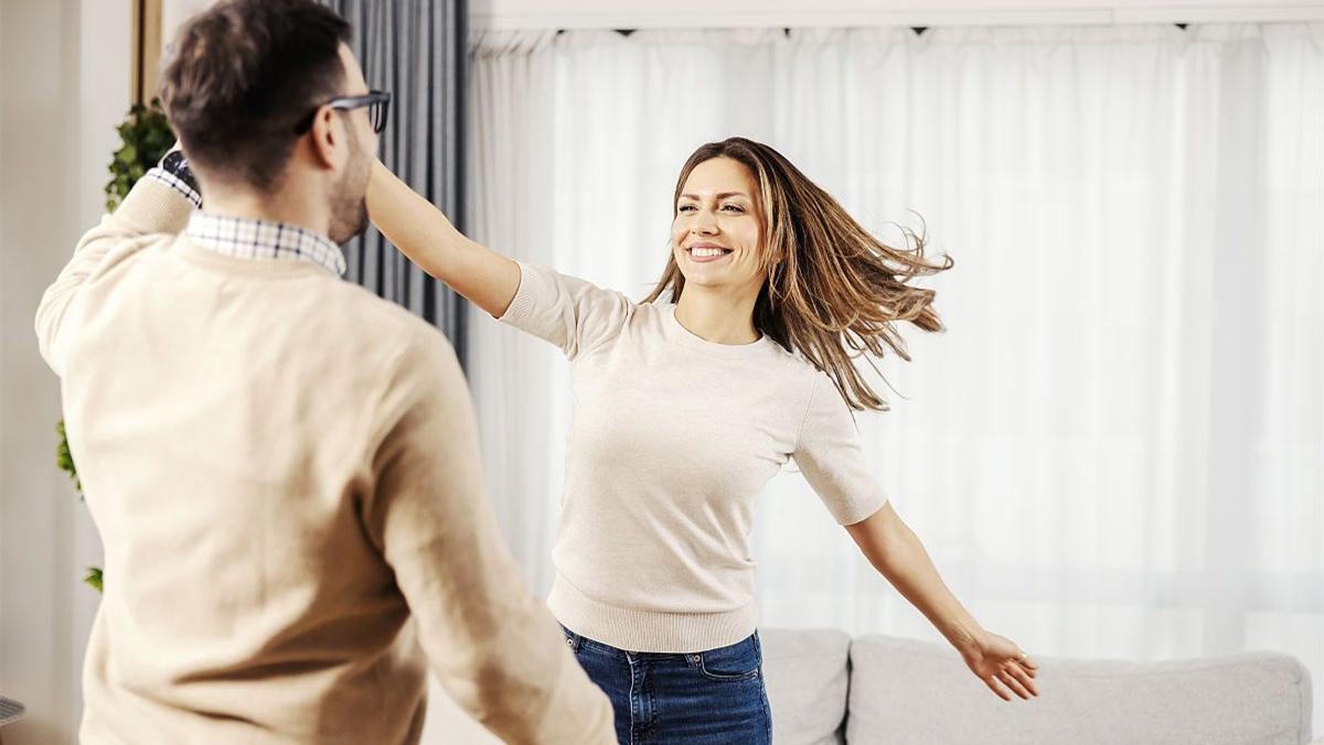 梦见看见一群人在跳舞的7大预兆解析：事业、财运、情感全指南