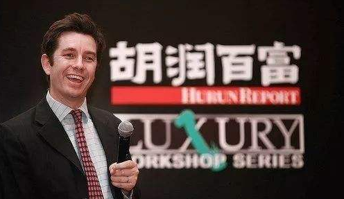 美国华人首富排行榜前十名：揭秘他们的财富之路与白手起家故事