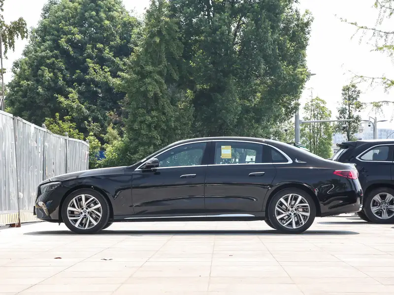 北京地区奔驰E级特价出售，优惠14.4万！赶快行动