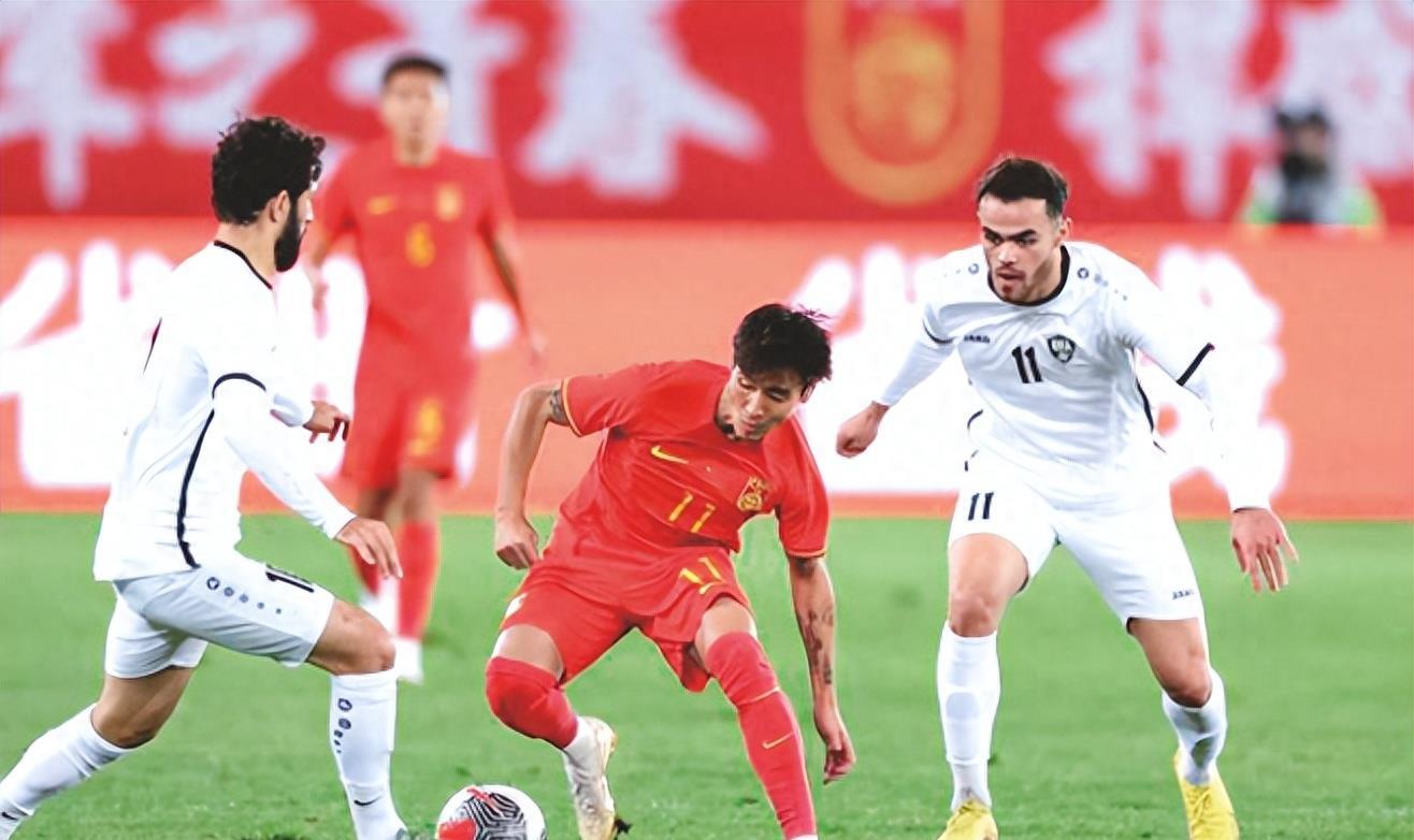 这个1米97的 傻大个 凭什么能在英超豪门踢主力？