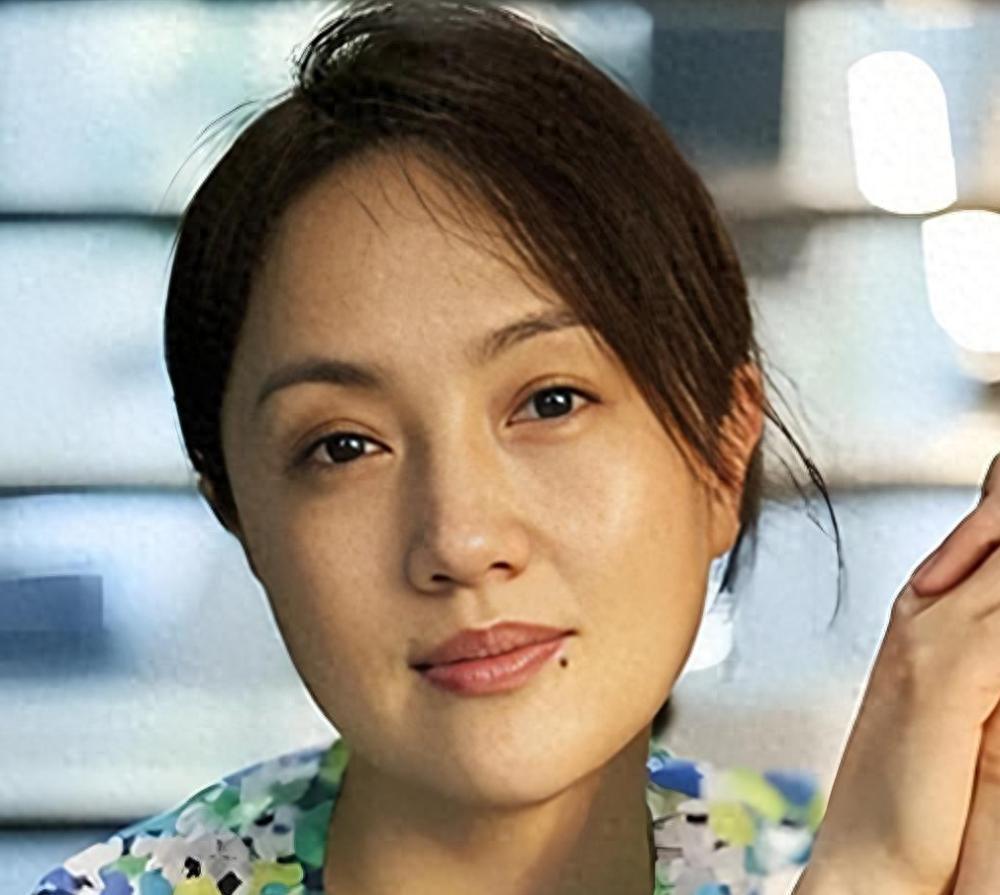 朱媛媛亲属公开大量生活照，家族成员个个颜值高，在片场瘦到脱相