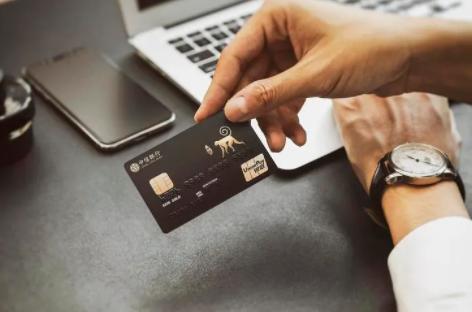 虚拟信用卡和实体卡有什么区别？哪个更划算？一文讲清两者差异，看完再也不用纠结，别再选错了！