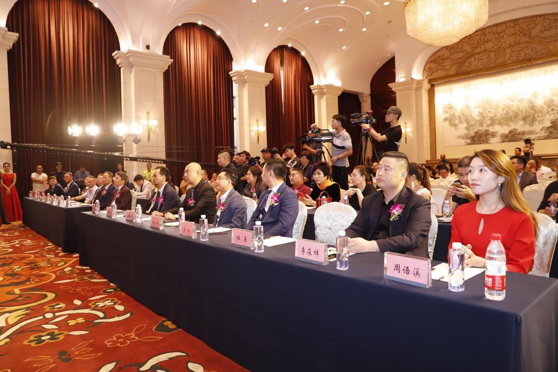 在加拿大生活的华人真的都混论坛吗？