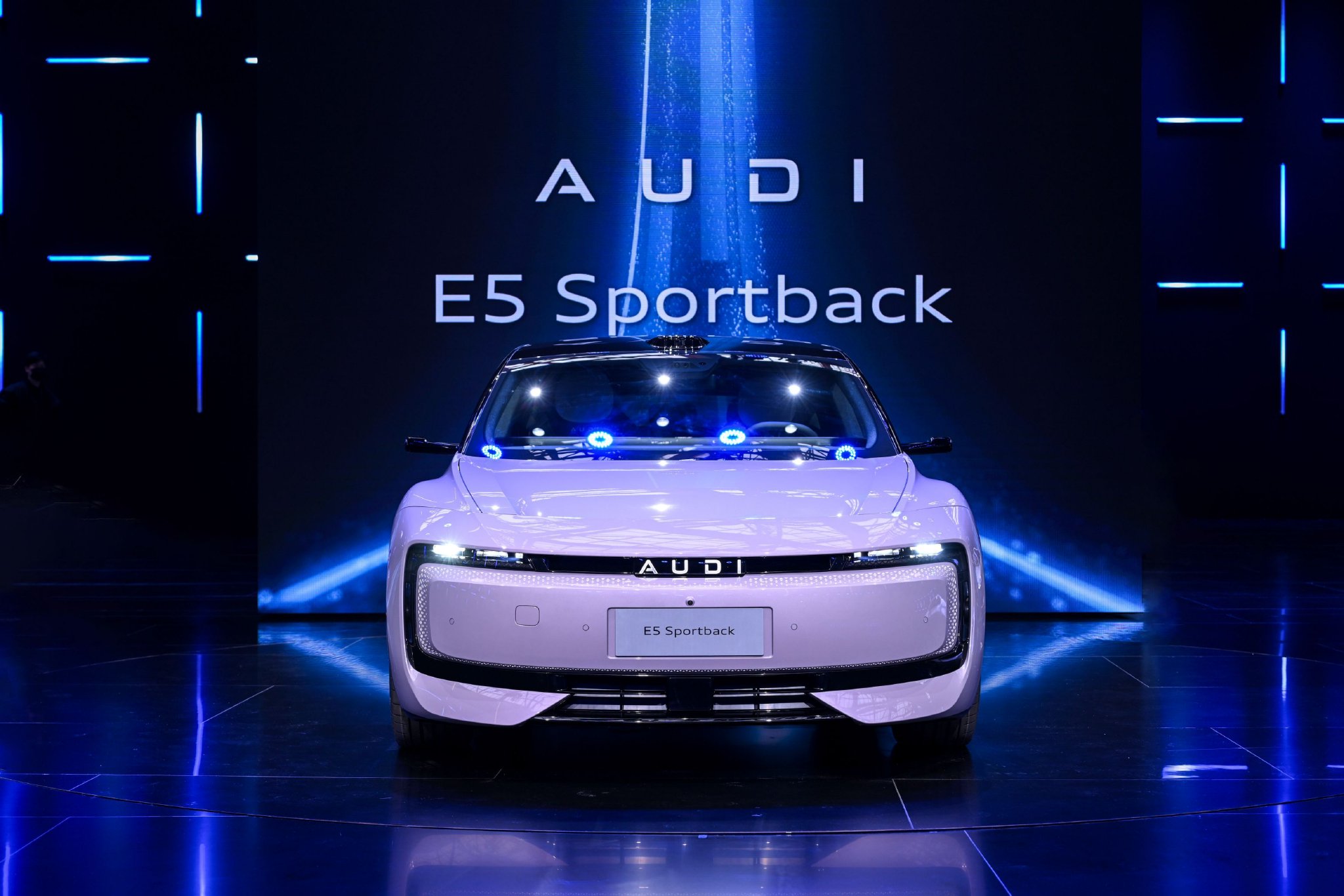 奥迪e5图片灯效怎么样_奥迪e5图片内饰豪华吗? 奥迪e5图片灯效怎么样_奥迪e5图片内饰豪华吗?