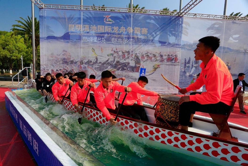 梦见在做服务员的工作预示什么?2025年运势密码与化解之道 梦见在做服务员的工作预示什么?2025年运势密码与化解之道