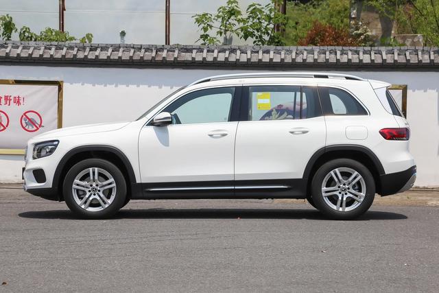 省油的小奔驰，方方正正空间大，实拍奔驰GLB