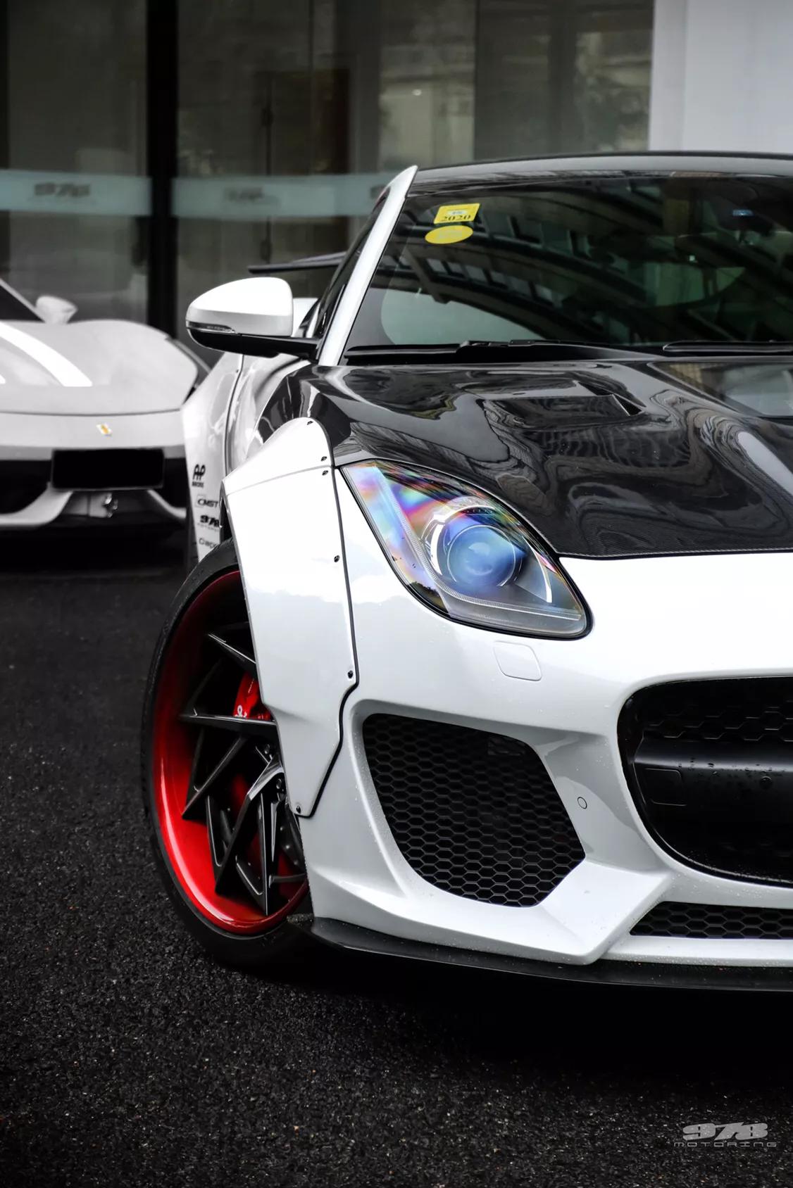 厦门路虎为何当街猛撞捷豹？