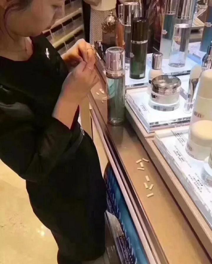 雅诗兰黛的困境，靠“涨价”难以解决