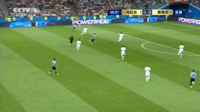 梅西进球后为何跪地滑行庆祝？新手必看的庆祝动作拆解