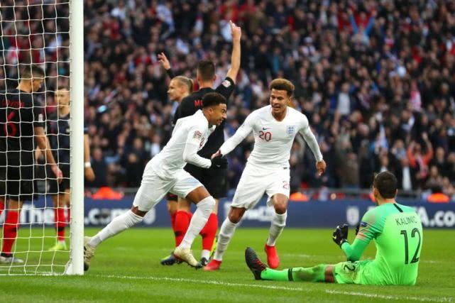 新手如何用足球电台快速看懂比赛? 新手如何用足球电台快速看懂比赛?