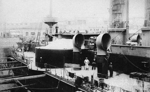 梦见被朋友持刀追杀预示什么？周公解梦揭秘人际与财富双重危机！