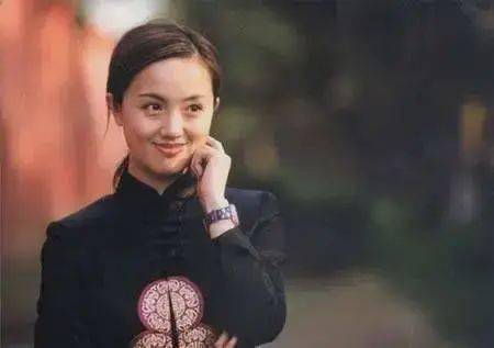 朱媛媛八字脚为何引发命理热议?特殊格局藏玄机 朱媛媛八字脚为何引发命理热议?特殊格局藏玄机