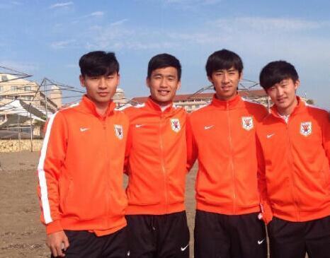 FM2012里有哪些白菜价的中后卫能培养成顶级球星？