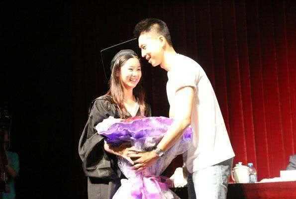 穿婚纱追星真的能感动偶像吗? 穿婚纱追星真的能感动偶像吗?