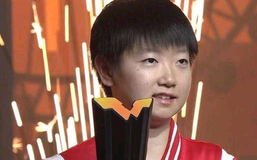 《天后之路，璀璨逆袭》，孙颖莎回应离大满贯只差一步，坚韧不拔，未来可期，孙颖莎落选