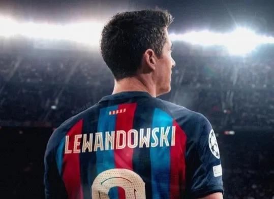 三厢宝来的市场定位是什么，它如何平衡性能与实用性，成为家庭用车首选？