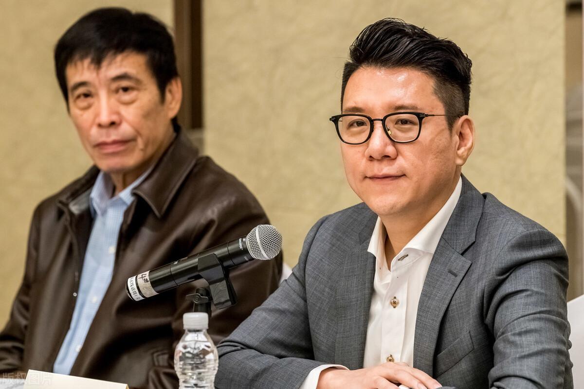 女人梦见大动脉喷血预示什么？深度解析健康、财运与情感危机