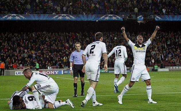 曼联这场爆冷赢巴萨到底藏着什么套路？