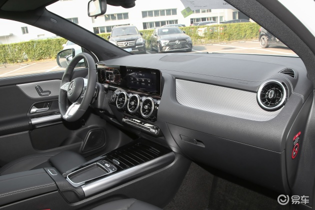 奔驰GLA流线型车身_奔驰gla有多少种型号_奔驰GLA内饰舒适度