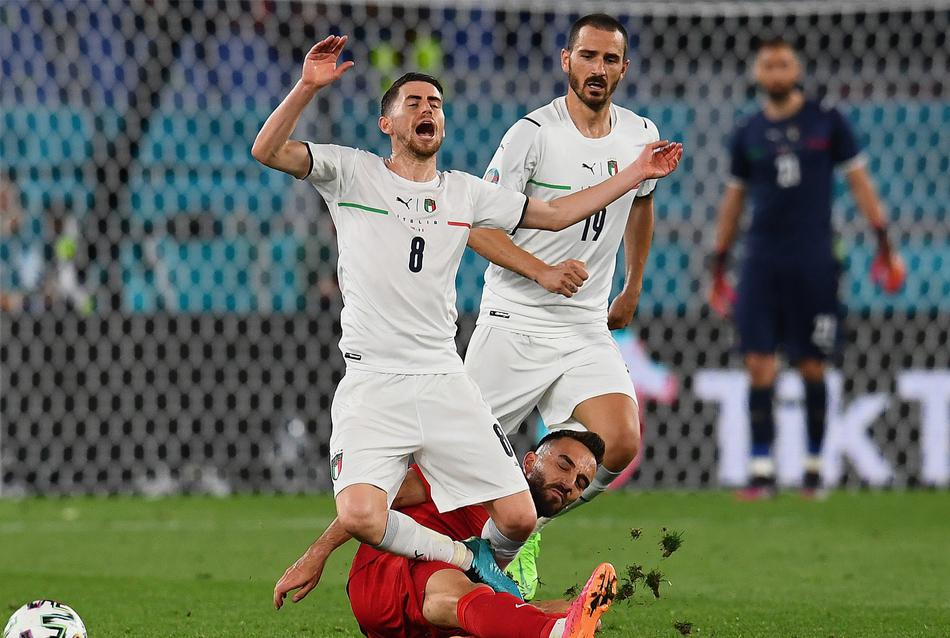 为什么斯皮纳佐拉重伤后还能统治边路？