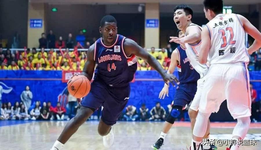 翻篮球记分牌怎么翻？比如A队从左向右攻，A队进球，比分牌翻哪边？