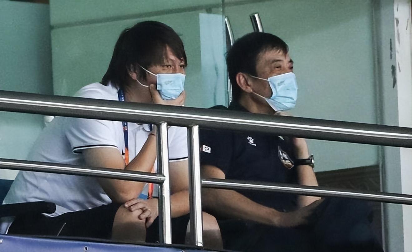 李璇微博究竟藏着多少足球圈猛料？					

        <style> .reward.card-title {    margin: 3em 0 2em -1.25rem;    padding: 5px 45px 5px 20px;    width: 240px;    background: #FFF4DD url(/plugin/tt_reward/view/img/arw.gif) no-repeat 100% 50%;    color: #F26C4F;	font-size: 12px;}.xi1 {    background: #FFF4DD;    border-radius: 3px;    padding: 2px 3px;	margin-left: 5px;}td.reward,th.reward{    border-bottom: 1px dashed #CCC;	border-top: 0;}td.reward.xi3 {    color: #999;}.xi2,.xi1{    color: #F26C4F;}</style>						
						
										<div class=