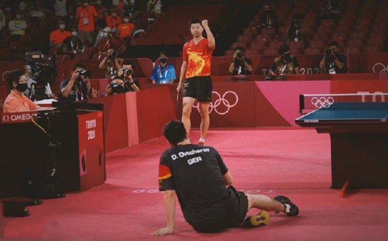 乒乓球新手该学马龙还是奥恰洛夫？