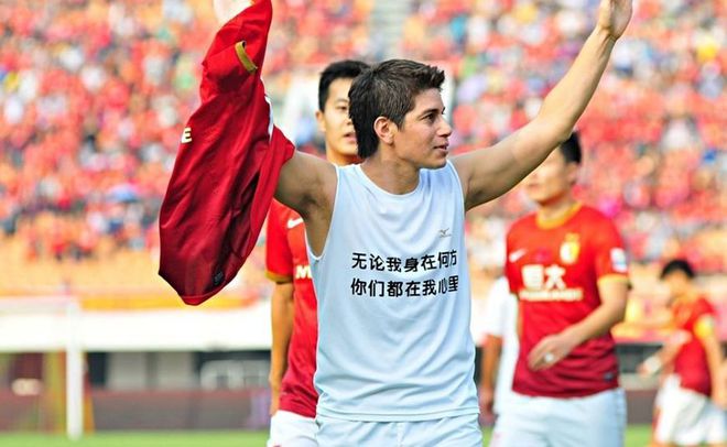 为什么孔卡能靠 散步踢法 成为中超传奇？