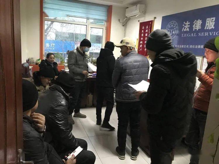 法律援助中心周末上班吗？_农民工讨薪中午能咨询？