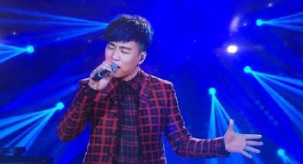 两个女生真的能用一杯水完成全网爆火的挑战吗？