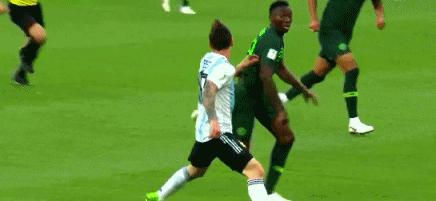 为什么梅西的倒钩能让巴黎官推狂揽百万点赞？