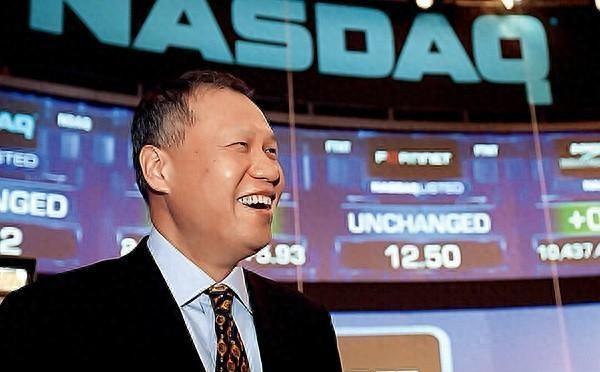 美国8大华人富豪，在美华人原来这么有钱，控制着老美关键产业