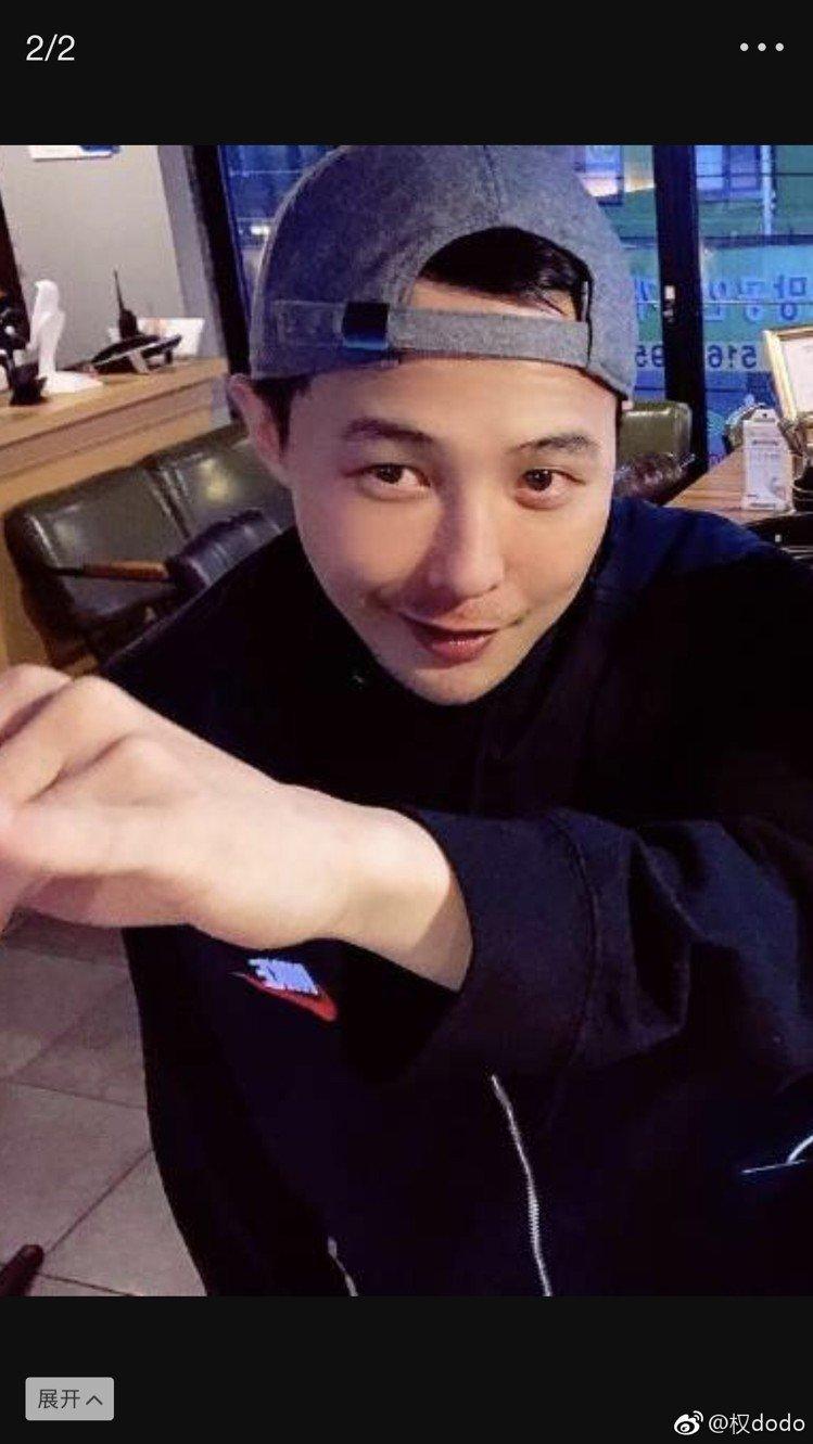 权志龙贴吧被炸成废墟？这届网友到底在吵什么？