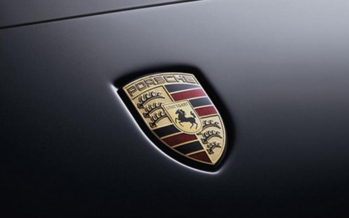 保时捷卡宴图片标志各颜色代表什么？如何解读其设计哲学？