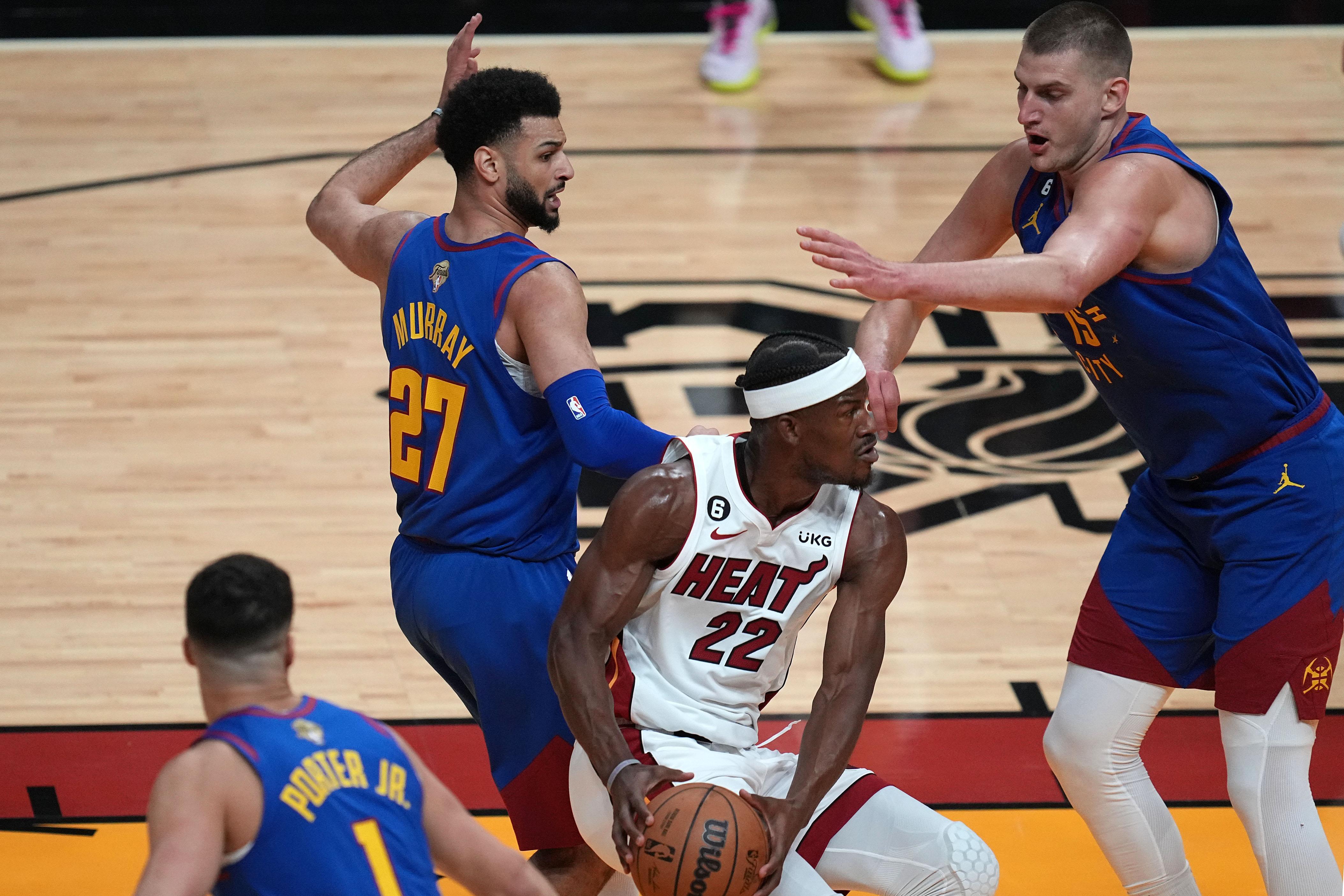 国际友谊赛球员真的在场上喝奶茶吗？