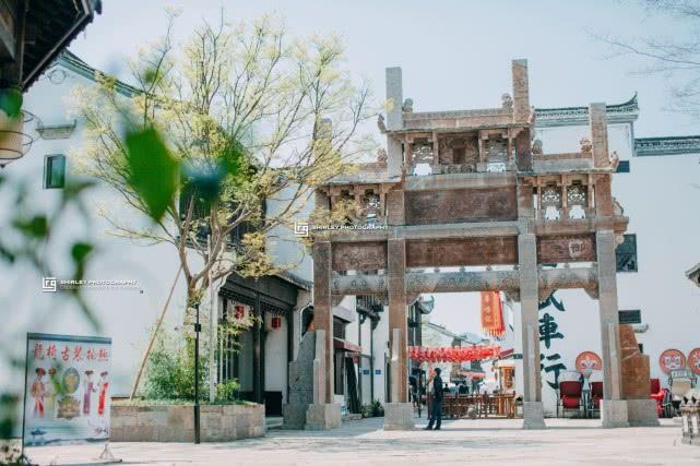 梦见熟悉的女孩子预示什么？解梦大师揭秘2025年运势玄机