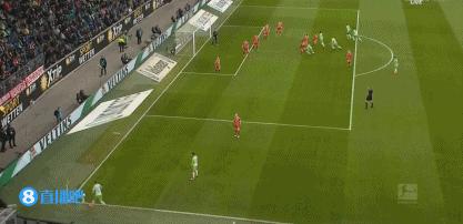 顶级球星也会踢飞点球？莱万失误背后藏着什么秘密？