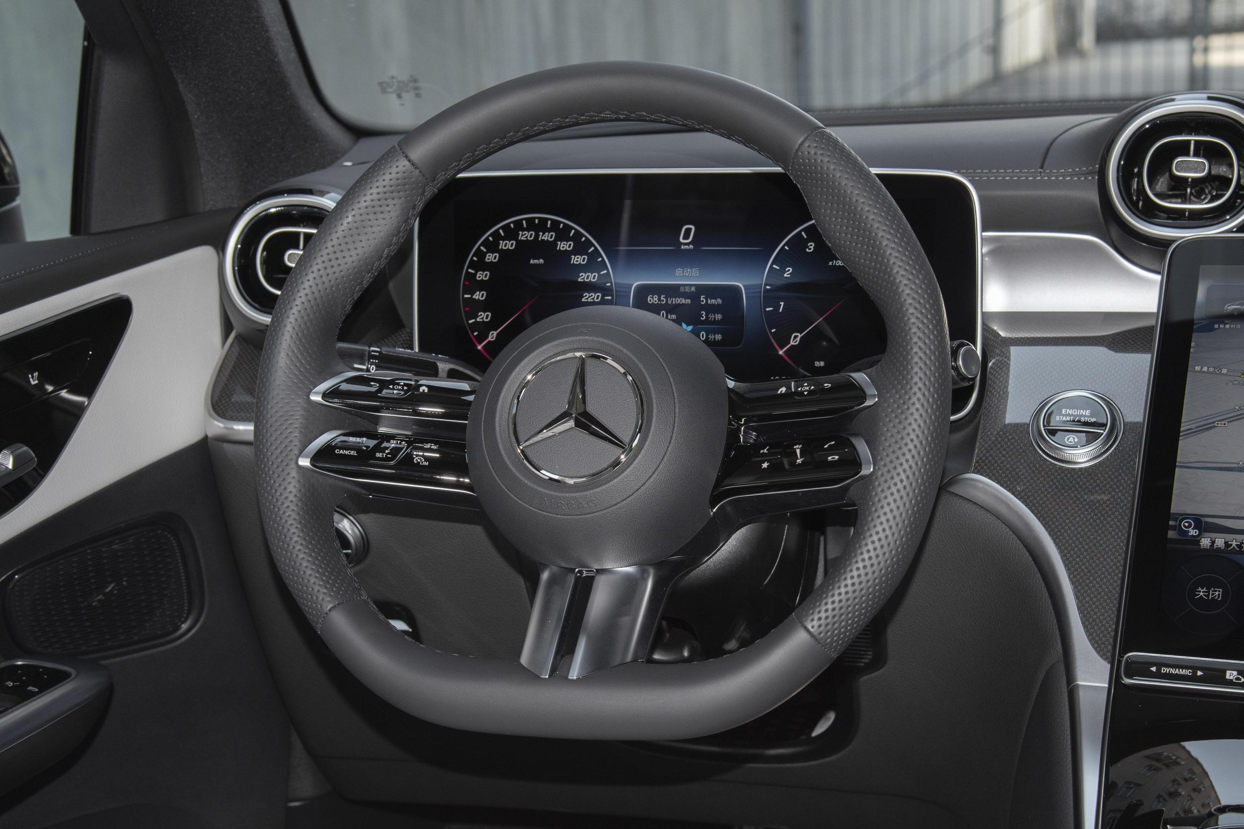 奔驰glc260报价_奔驰GLC轿跑2025款配置_奔驰GLC轿跑价格48.95万元