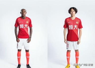 为什么顶级前锋都抢着穿9号球衣？